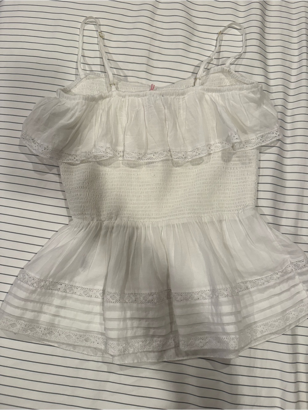 Vineyard Vines Smocked Bodice Lace Pintuck Ruffle Top size Small - Picture 2 of 10